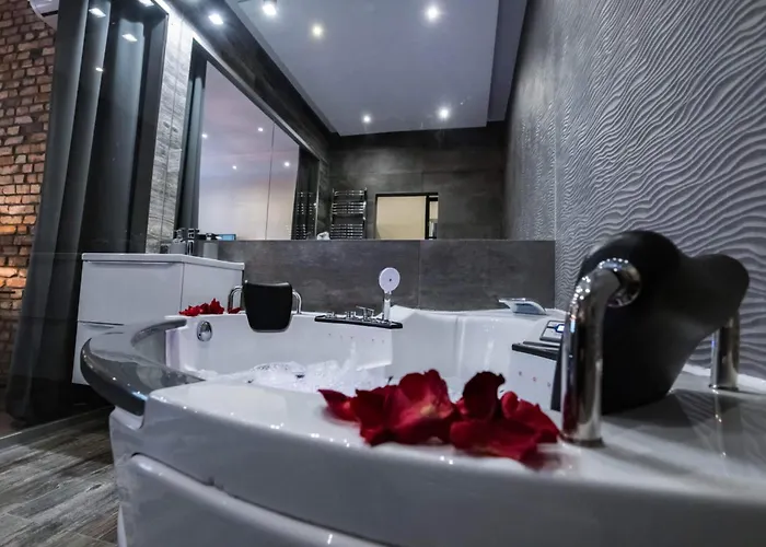 アパート Jacuzzi & Relax By Leo Old Town *